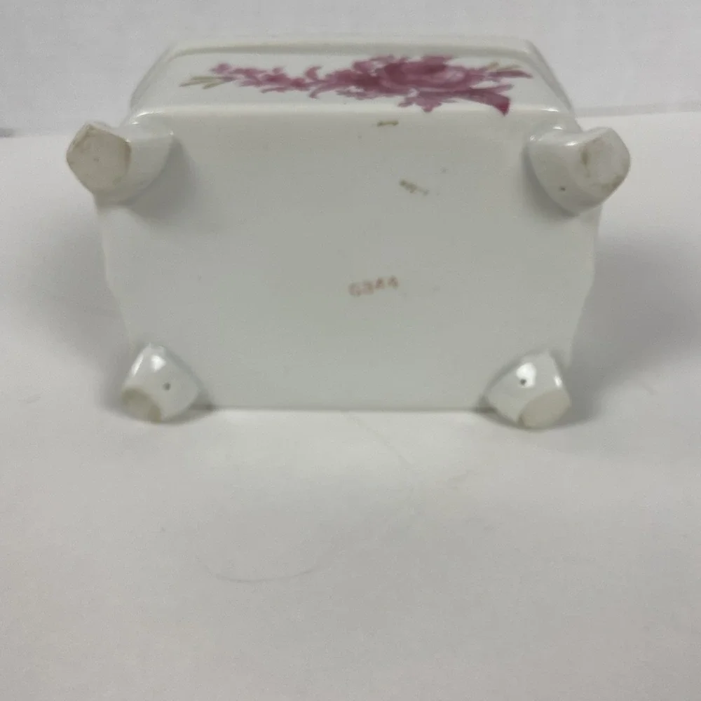 Vtg Hollohaza Hungary Style Floral Porcelain Trinket Box w/Gold Accents & Feet